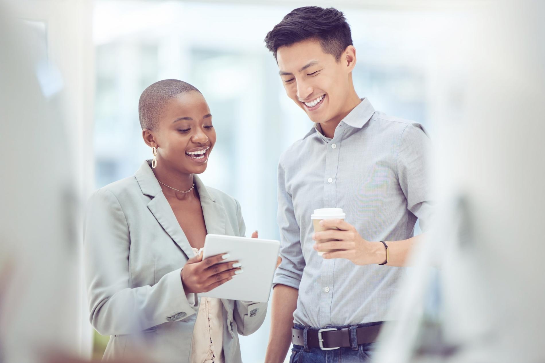 Praktischer Workshop mit Teilnehmern an modernen Entwicklungsprojekten